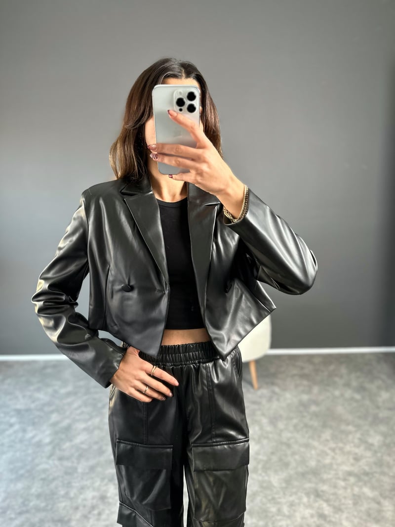 Siyah Deri Astarlı Crop Ceket 