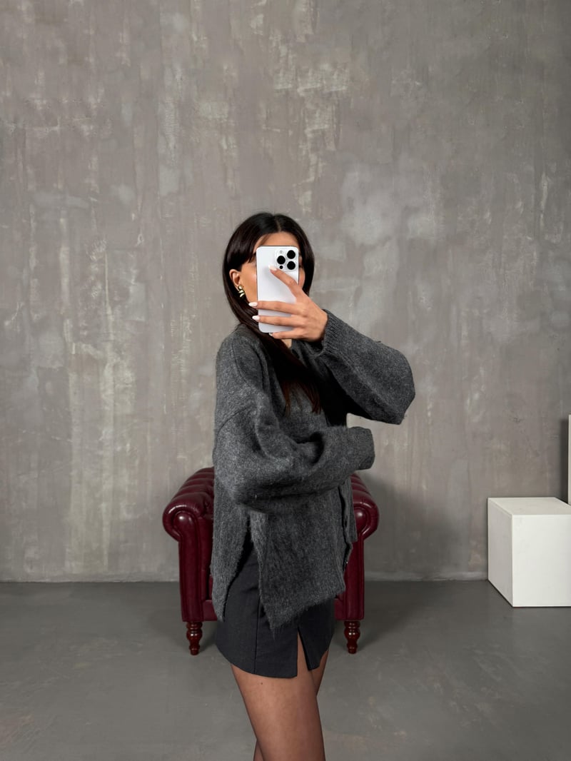 Belovi Antrasit ZR Model Yandan Yırtmaç Detaylı Düğmeli Hırka