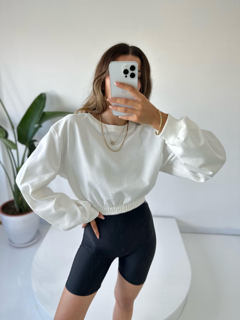 Beyaz Bisiklet Yaka Crop Sweat