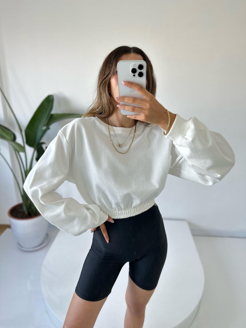Beyaz Bisiklet Yaka Crop Sweat