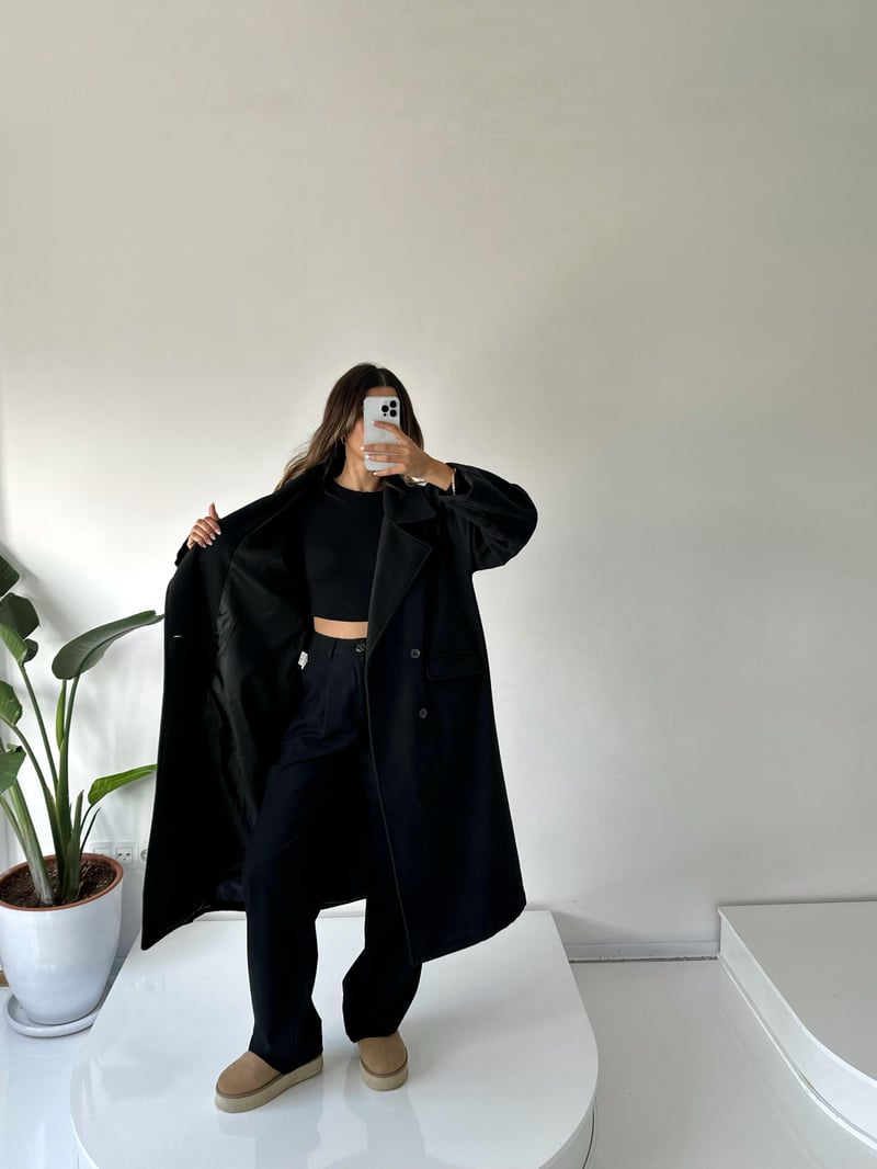 Bronte Siyah Oversize Astarlı Kaban
