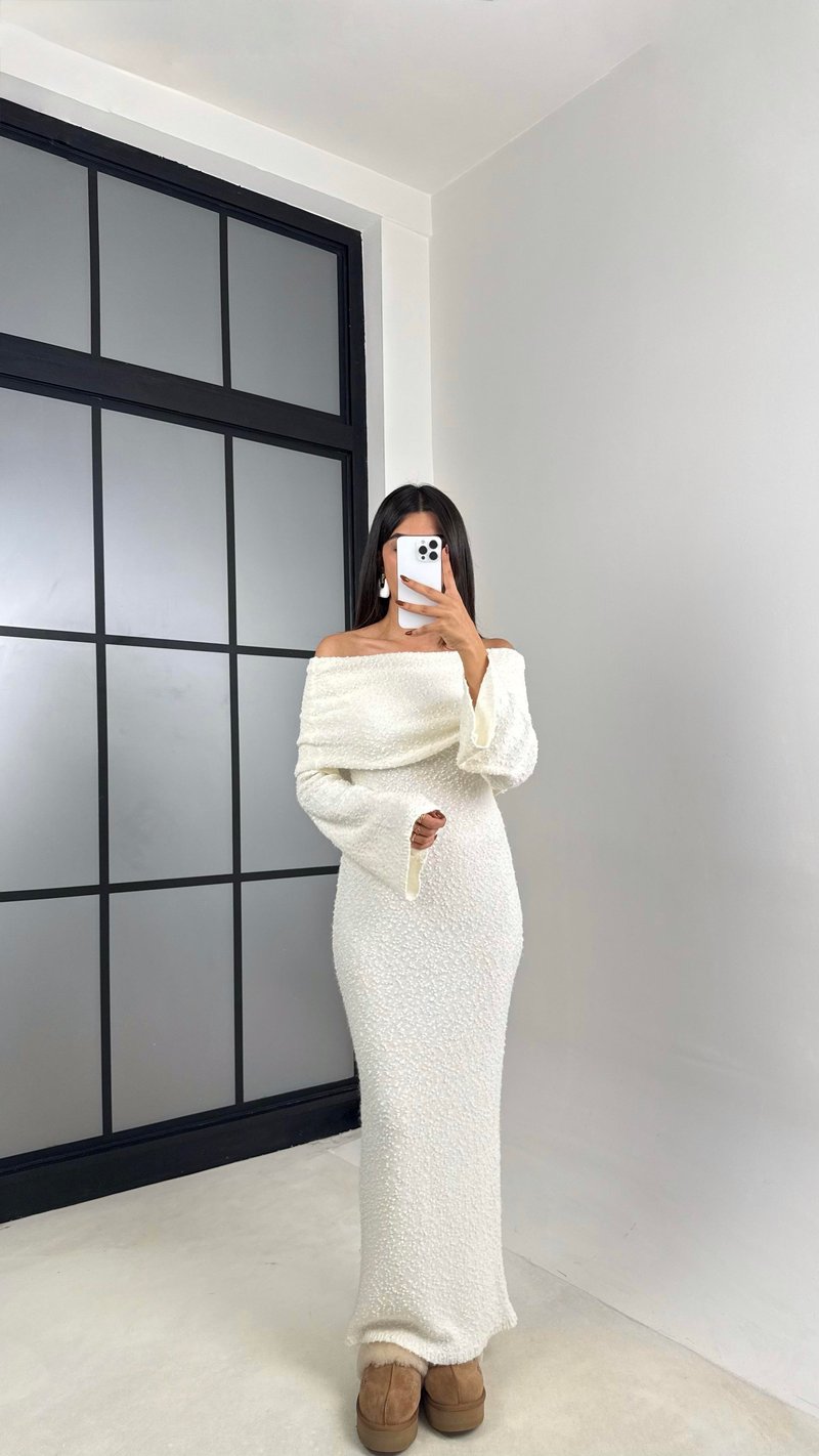 Ekru Madonna Yaka Tasarım Uzun Triko Elbise GAUS-00126