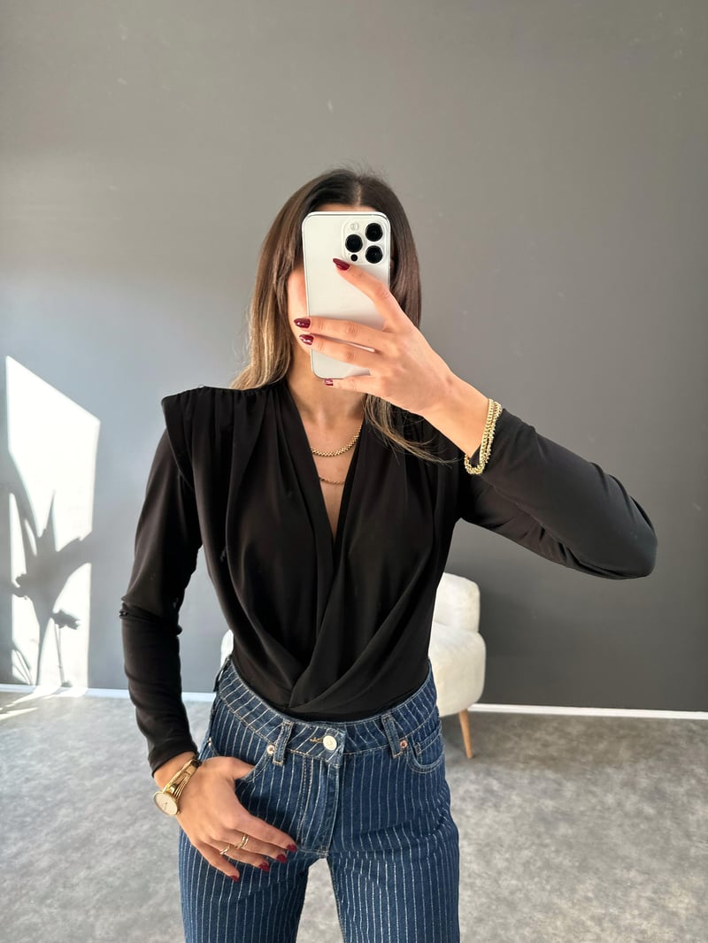 Siyah V yaka Vatkalı Drapeli Bodysuit