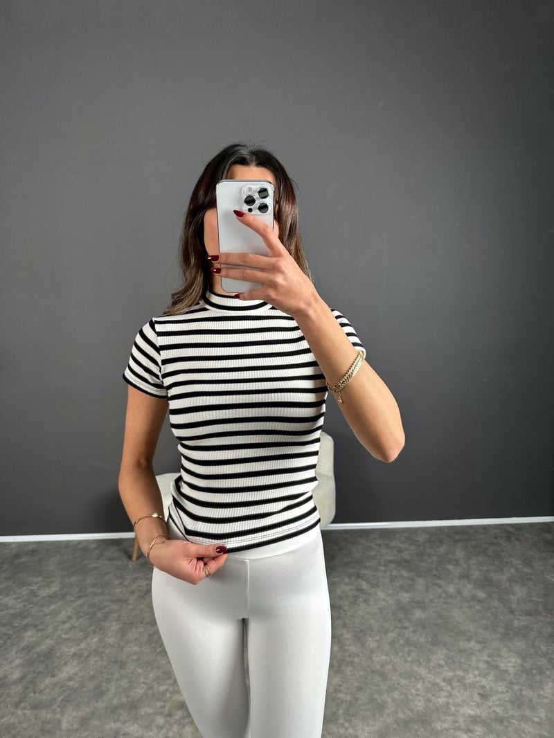 Beyaz Çizgili Balıkçı Yaka Tshirt
