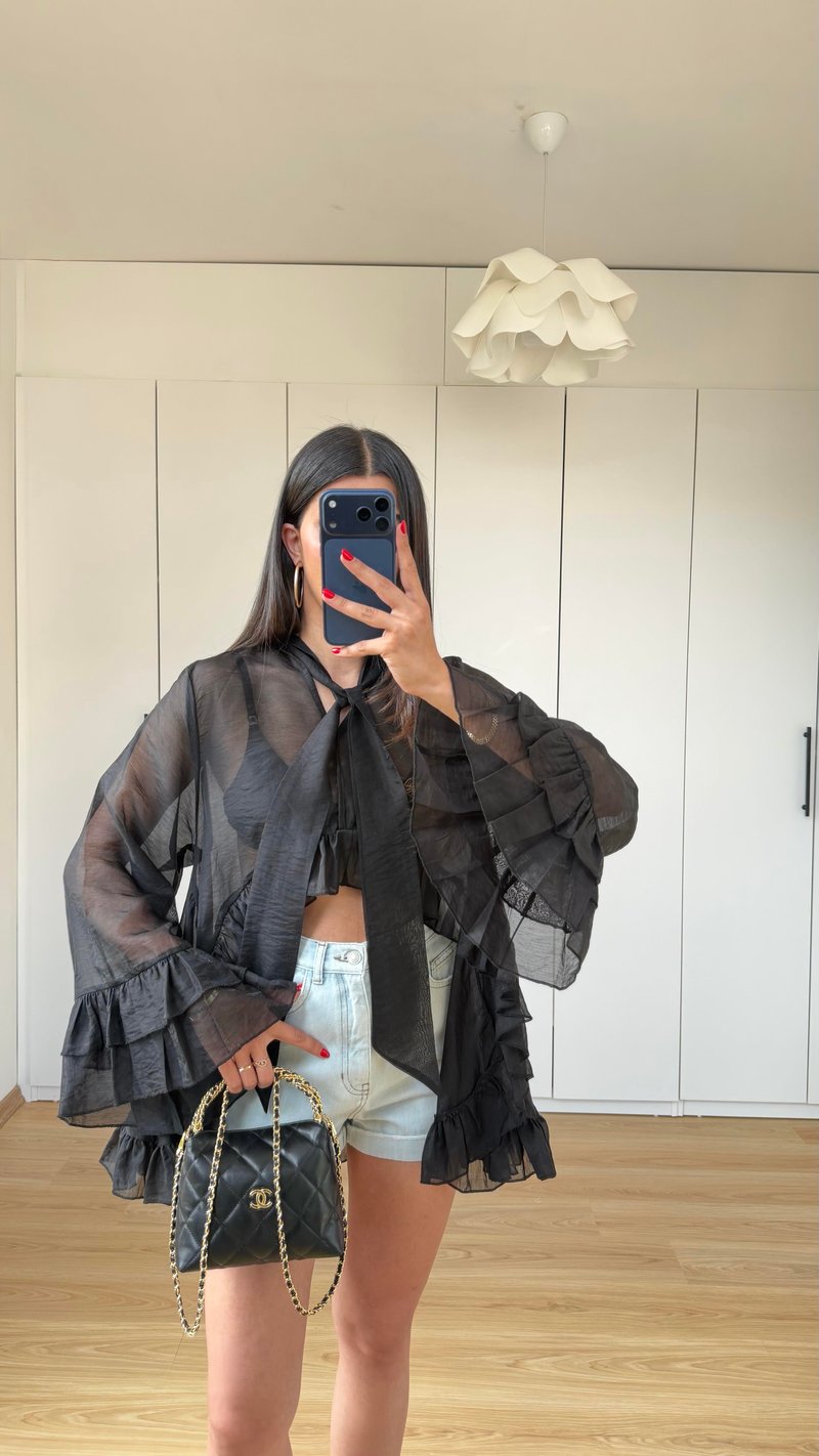 Siyah Şal Detaylı Fırfırlı Bluz GAUS-01597