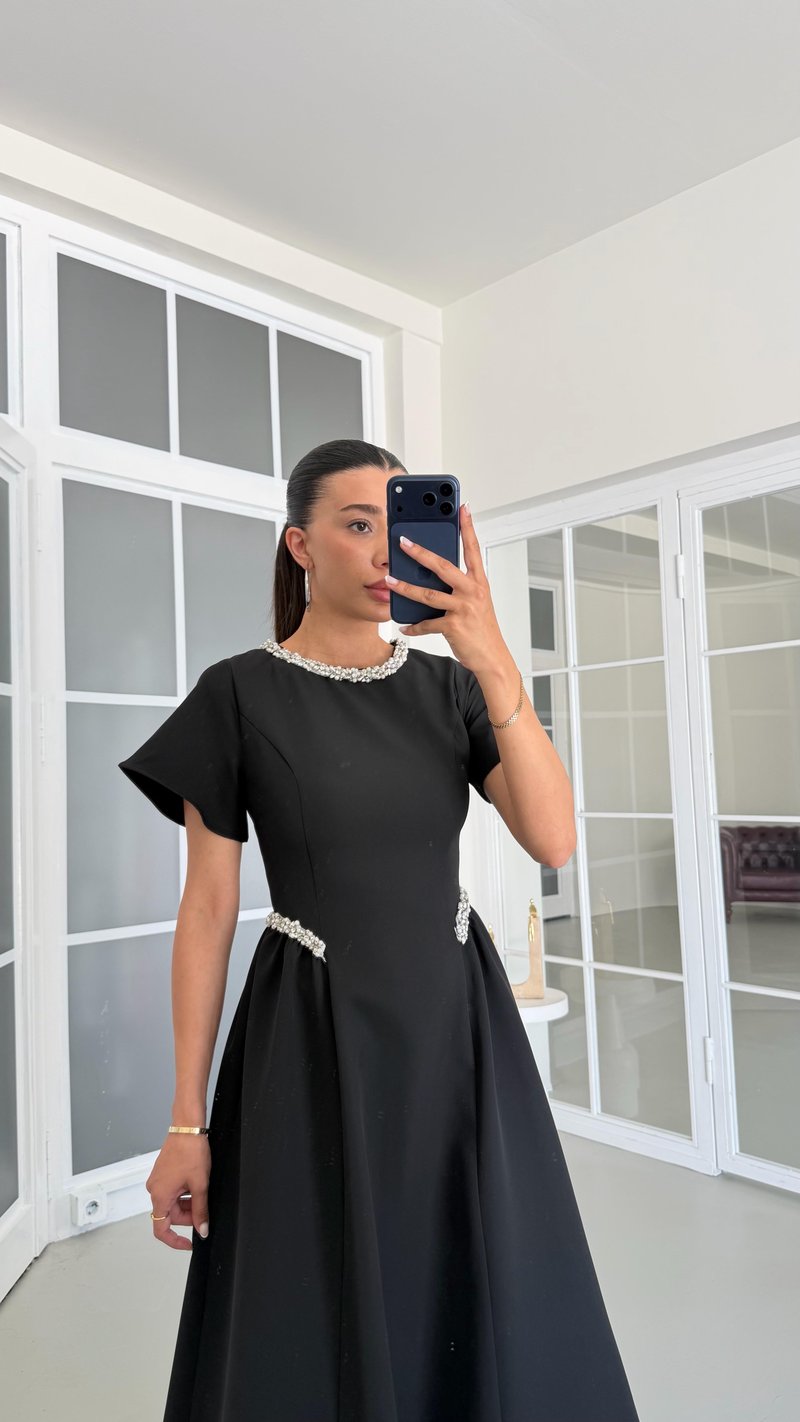Siyah Taş Detaylı Midi Elbise GAUS-01683