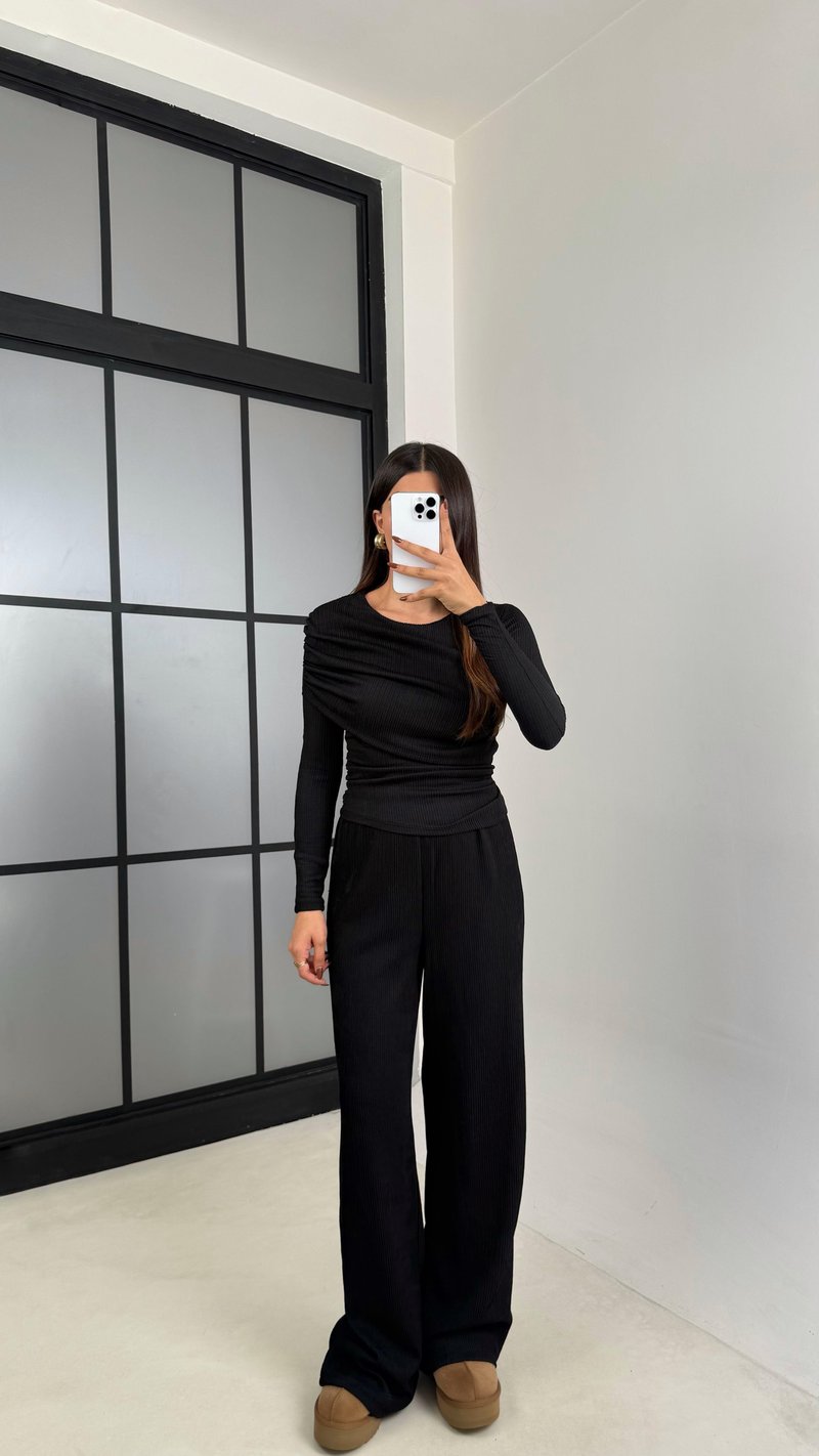 Siyah Yaka Detaylı Bluz Beli Lastikli Pantolon Gofre Kumaş Takım GAUS-00229
