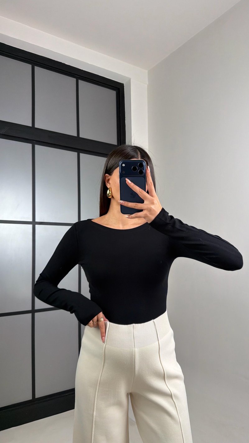 Siyah Kayık Yaka Basic Bluz GAUS-00881