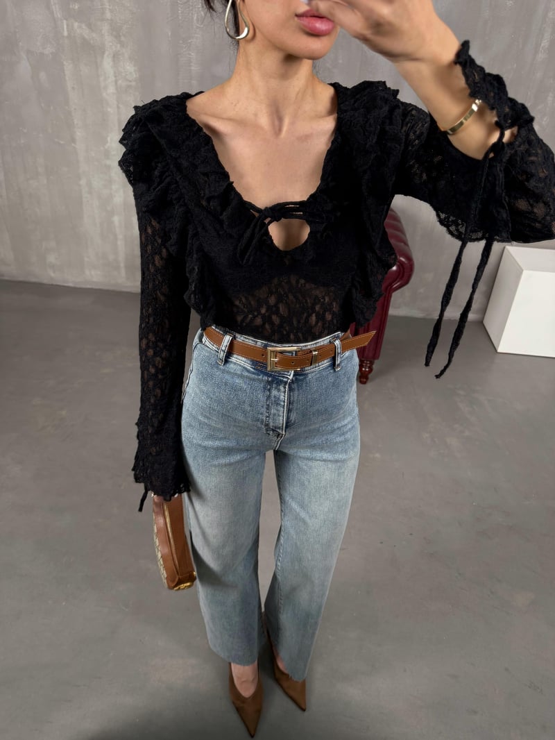 Light Blue Slashed Leg Belted Jean Gaus00049