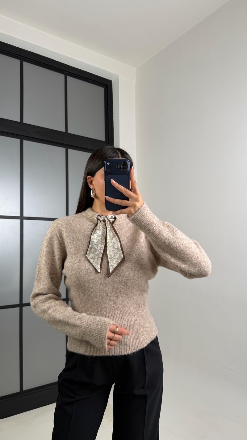 Bej Fular Detaylı Triko Kazak GAUS-00830