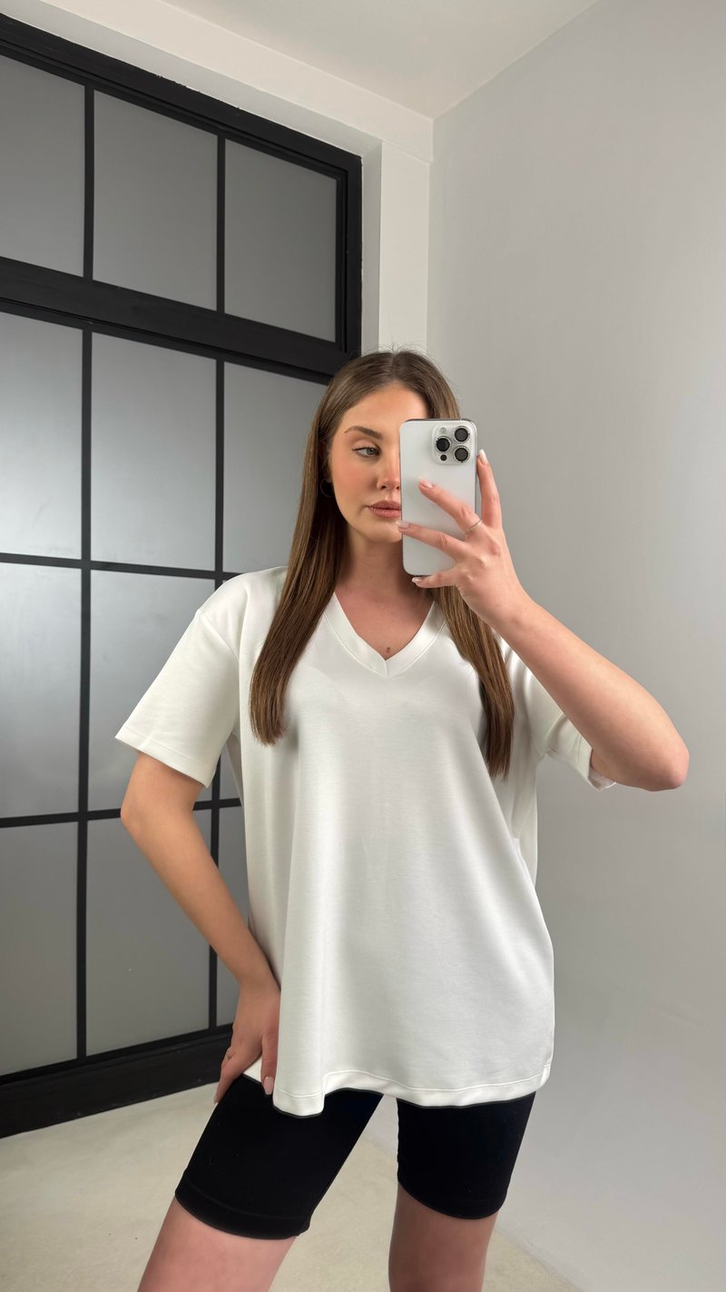 Beyaz V Yaka Basic Tshirt GAUS-01131