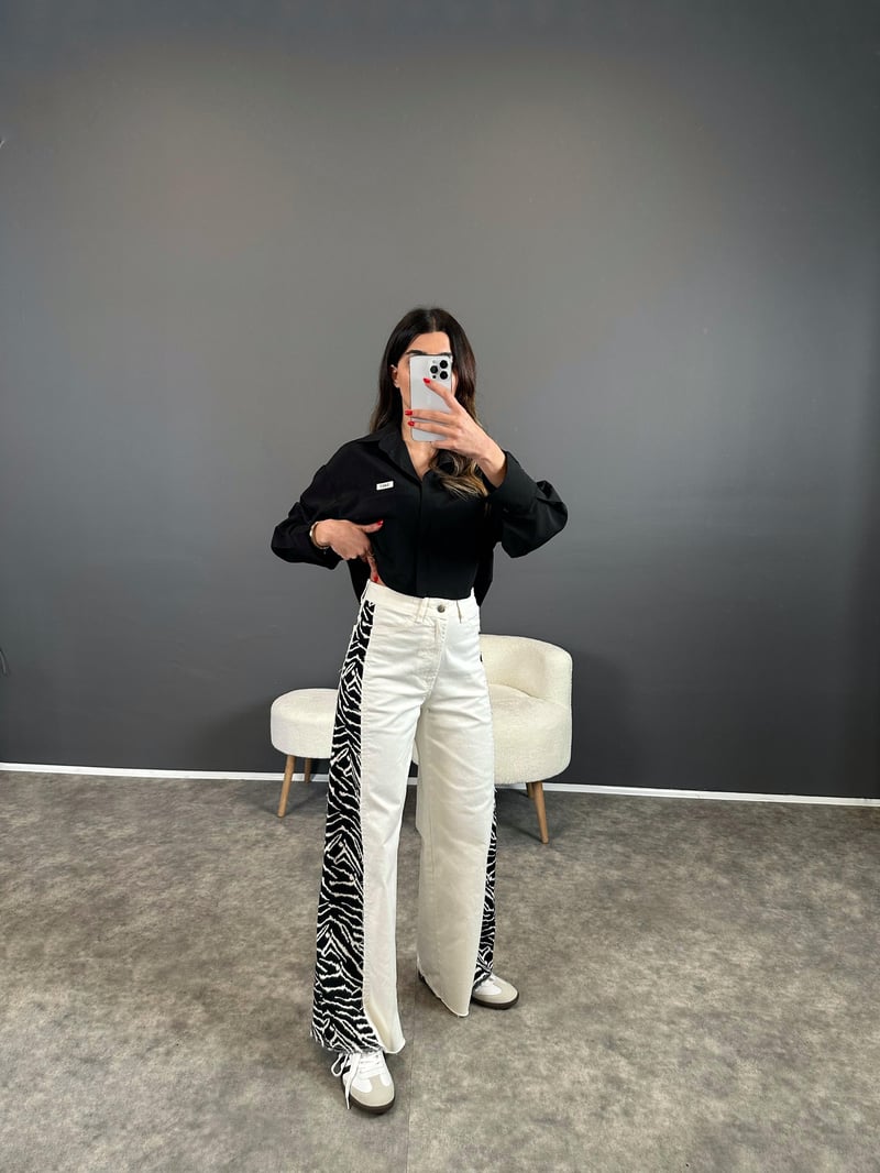Ekru Yanları Zebra Desenli Jean 