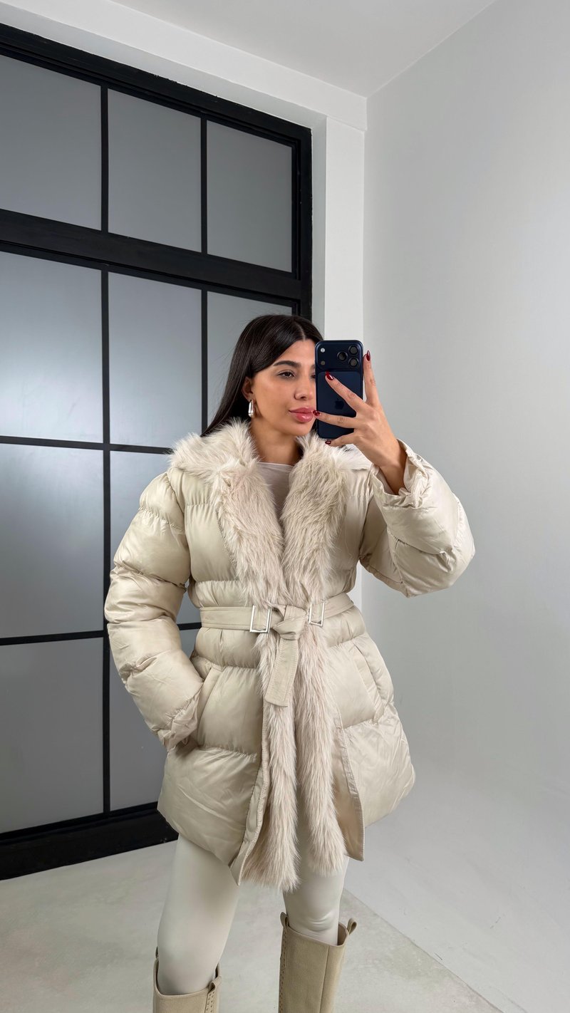 Taş Yaka Kürk Detaylı Kuşaklı Şişme Mont GAUS-00563