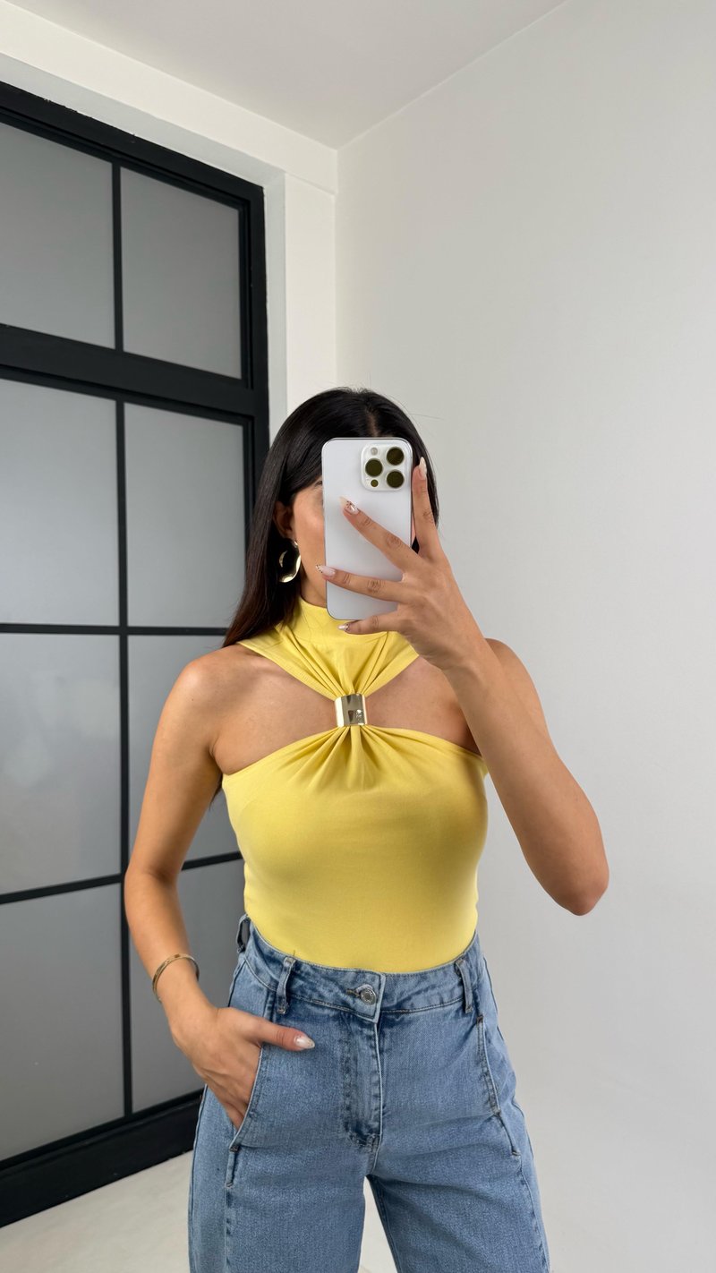 Sarı Sıfır Kol Gold Toka Detaylı Bluz GAUS-0098