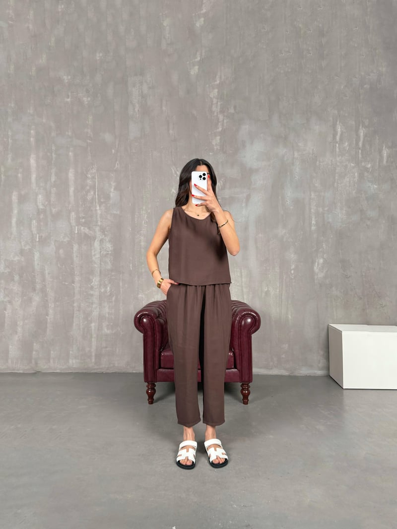 Bitter Brown Sleeveless Sensual Set Gaus00165