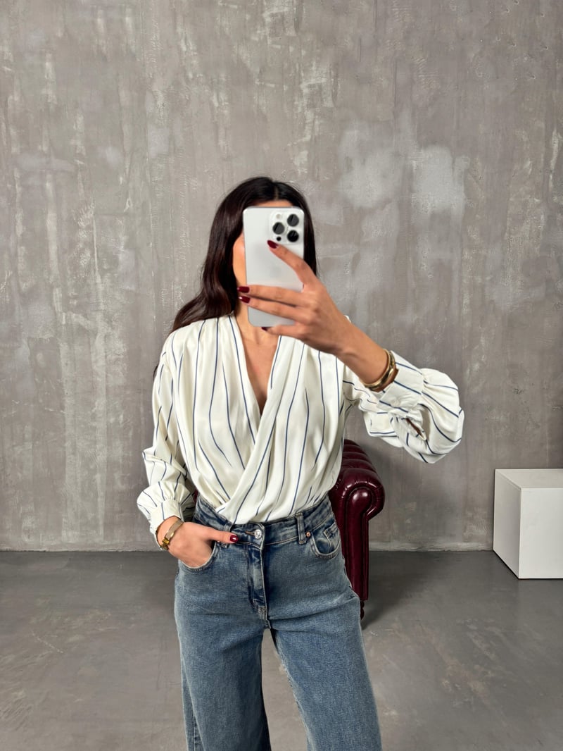 Fanya Mavi Çizgili Ekru Saten Vatkalı Bodysuit