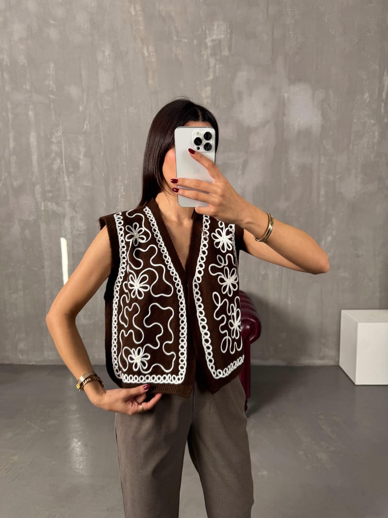 Rone Kahve Nakışlı Triko Yelek