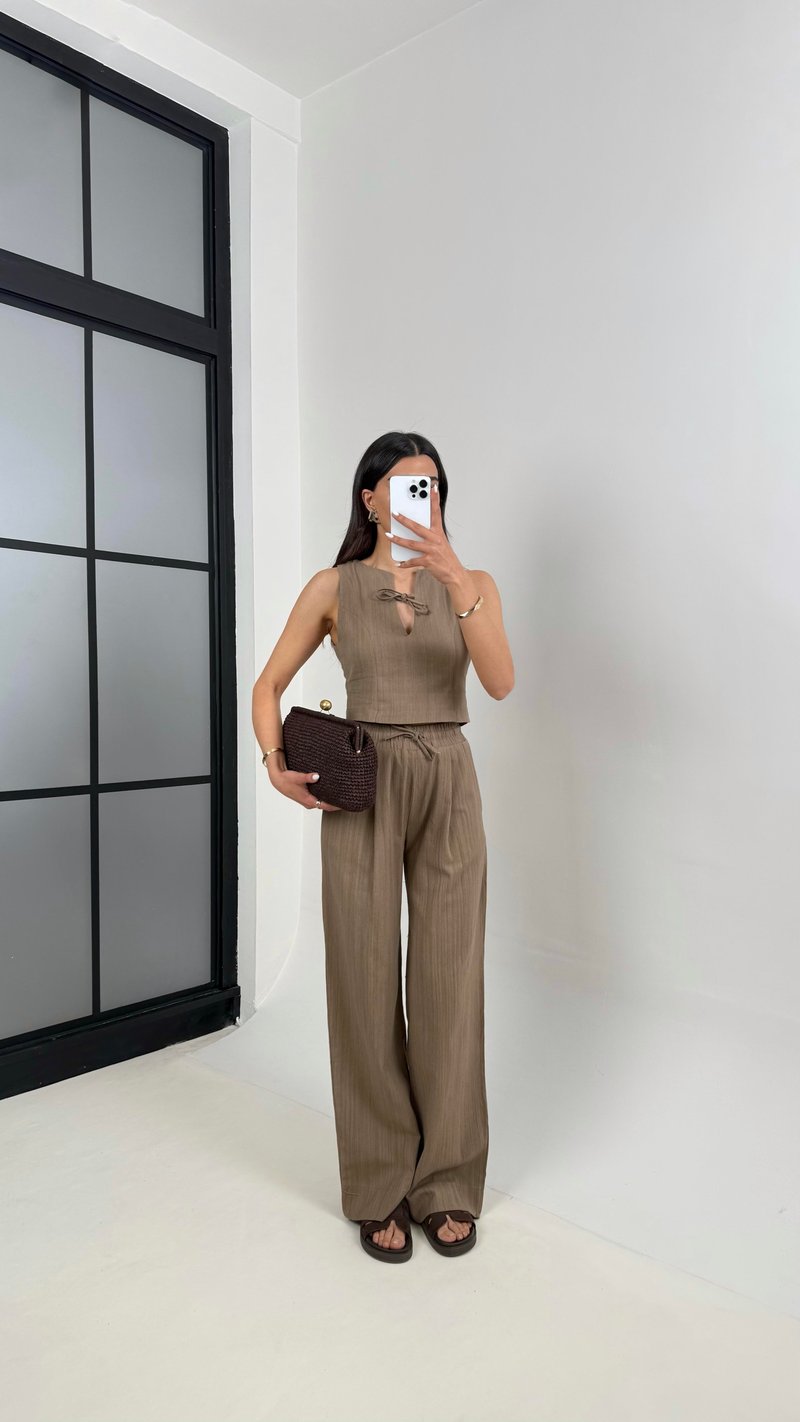 Kahve Yaka Bağlama Detaylı Üst Beli Lastikli Cepli Pantolon ZR Muadil Keten Takım Gaus00398