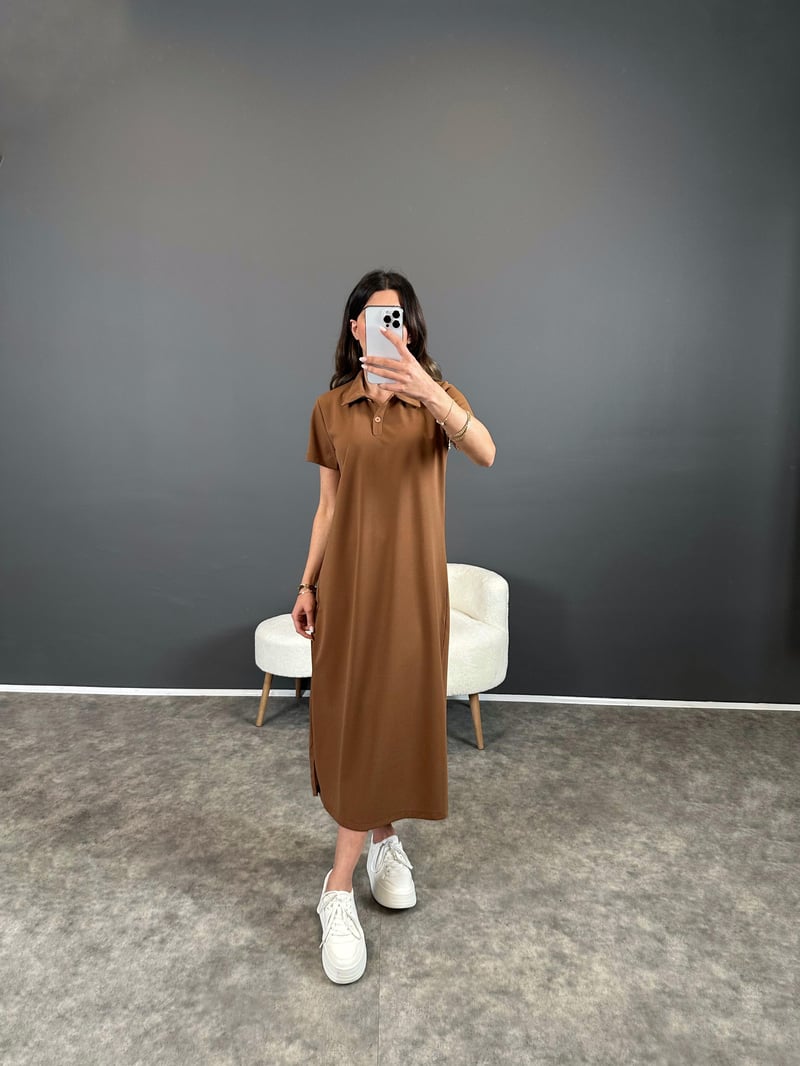 Kalio Kahve Polo Yaka Yırtmaçlı Uzun Elbise