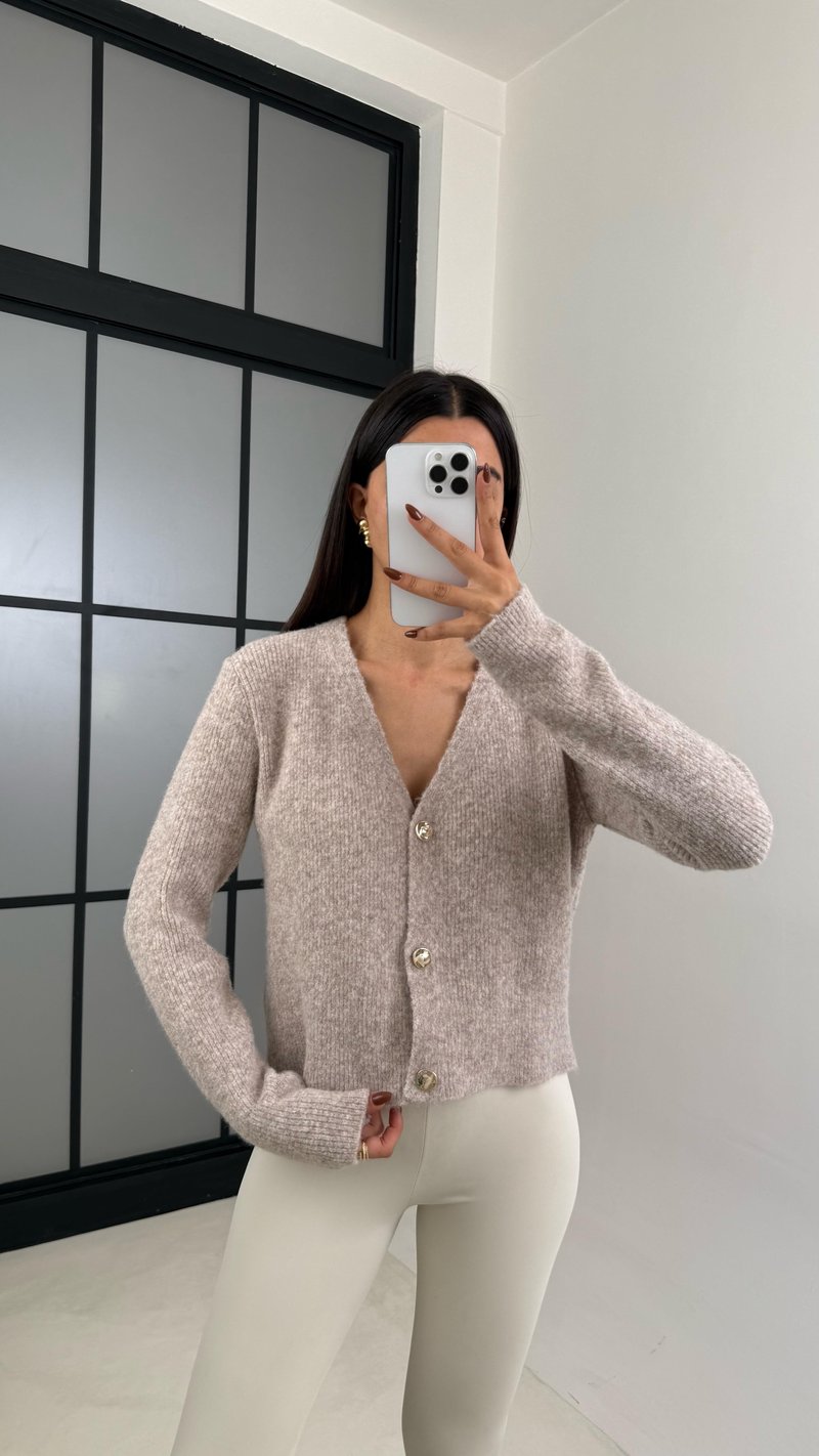 Bej Düğmeli Triko Hırka GAUS-00224