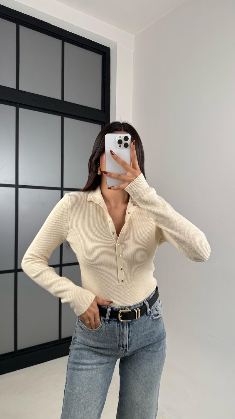 Krem Çıtçıt Düğmeli Boğazlı Triko Bluz GAUS-00207