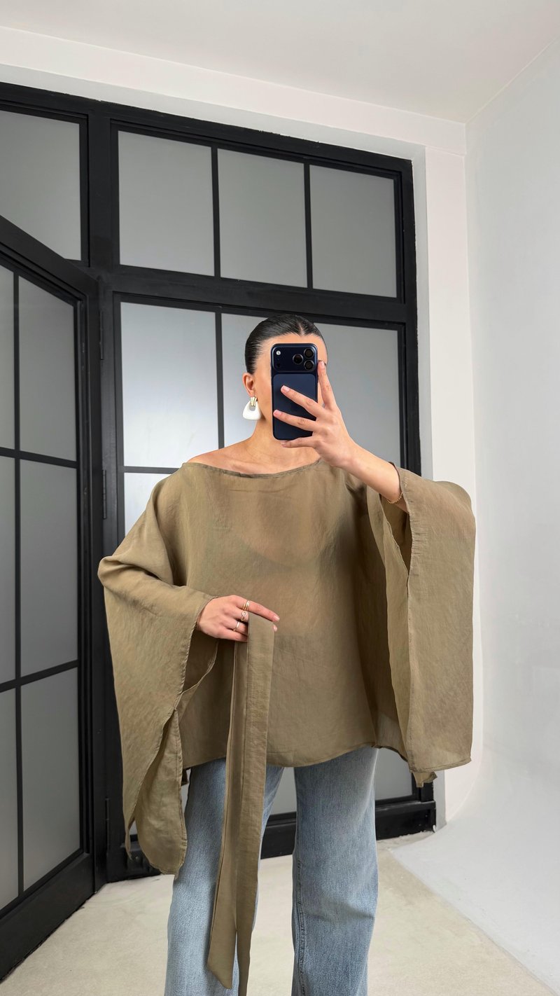 Haki Yarasa Kol Fular Detaylı Transparan Bluz GAUS-01294