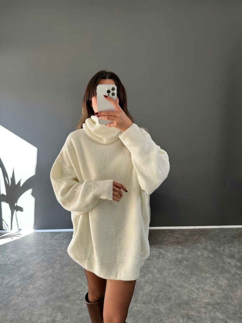 Jana Ekru Oversize Balıkçı Yaka Triko Kazak