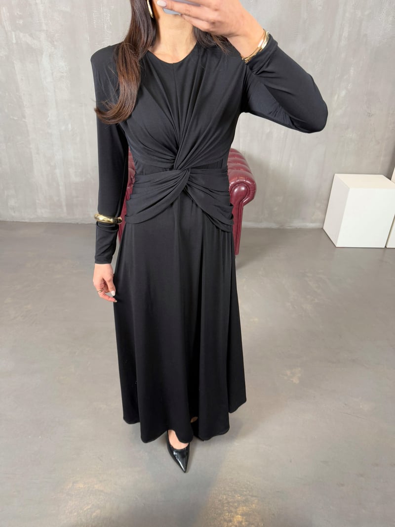 Daisy Siyah Önden Drape Detaylı Vatkalı Maxi Elbise