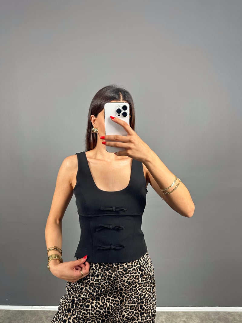 ZR Model Siyah Fiyonk Detaylı Crop Bluz