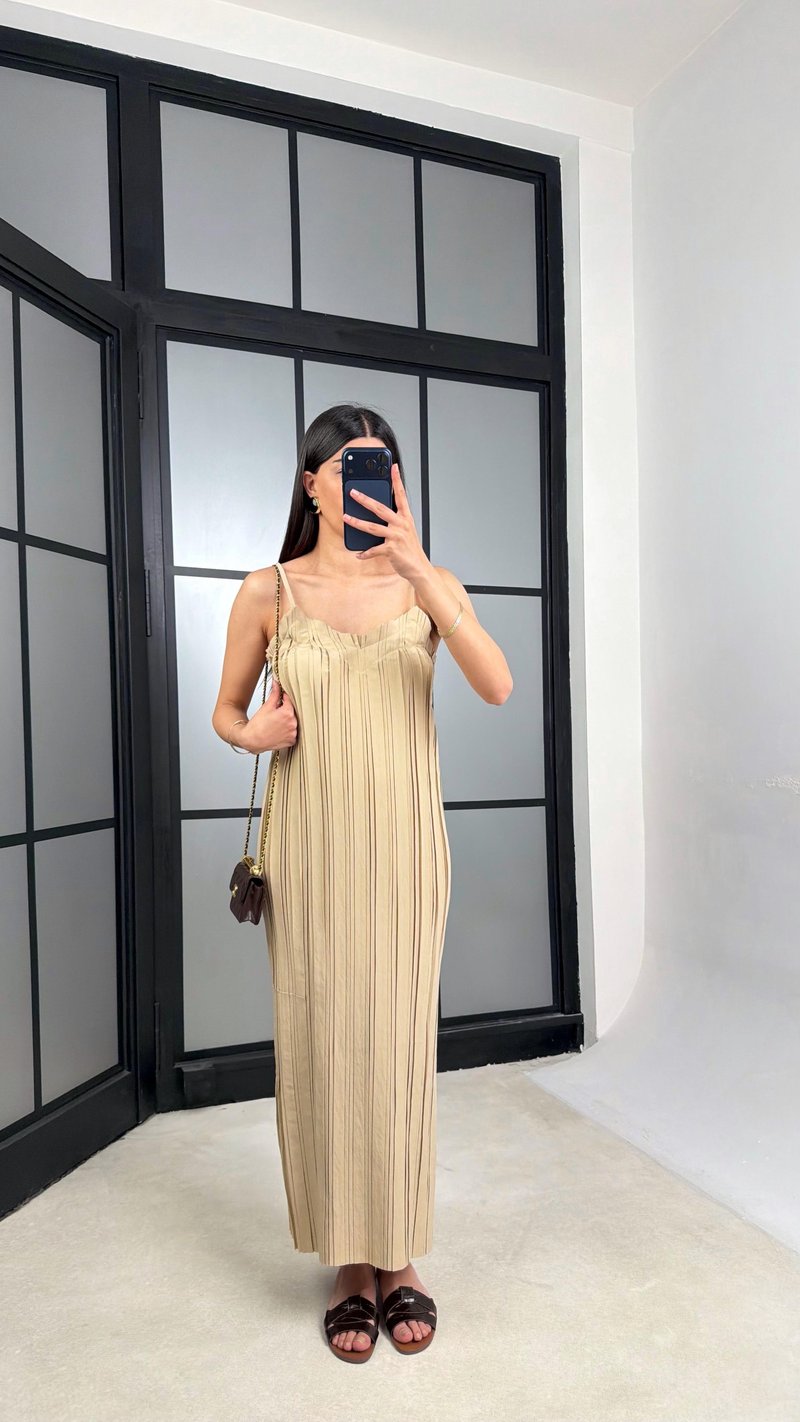 Bej Ayarlanabilir Askılı Piliseli ZR Model Elbise GAUS-01375