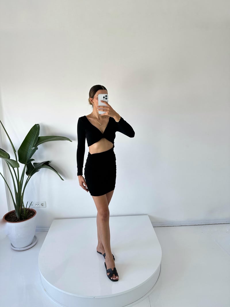Despina Siyah Drapeli Dekolteli Elbise 