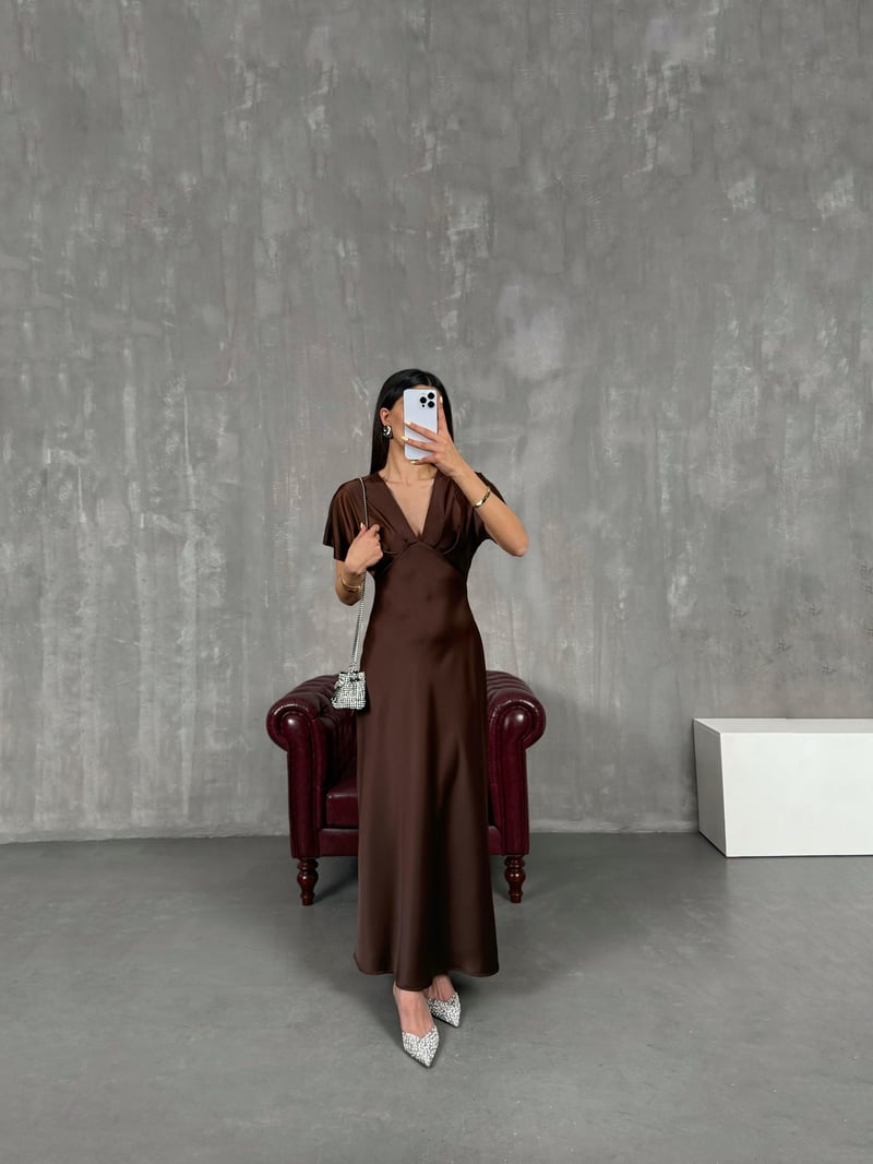 Kahve V Yaka Saten Elbise Gaus00125