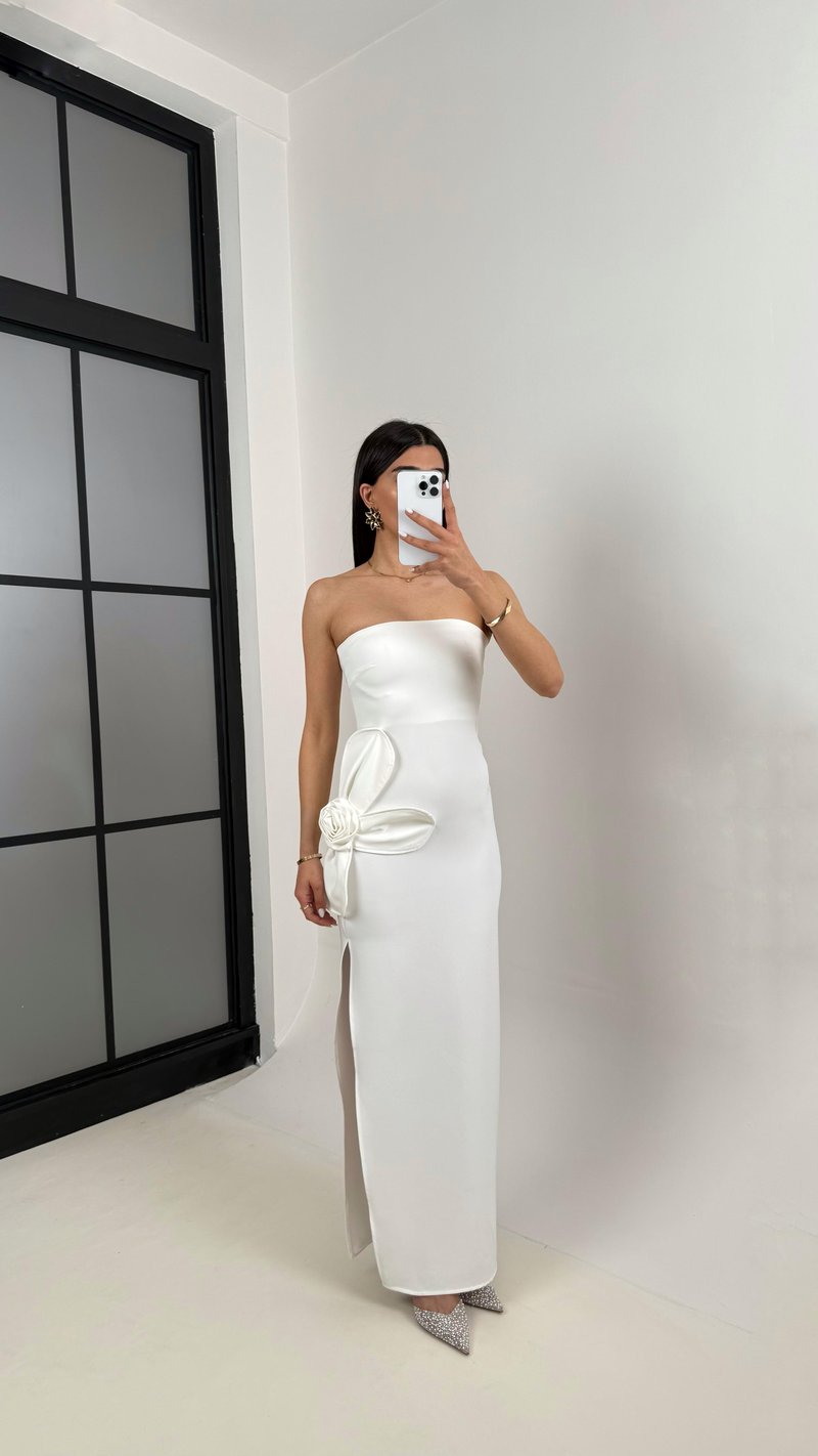 Beyaz Çiçek Detaylı Yırtmaçlı Elbise Gaus00374