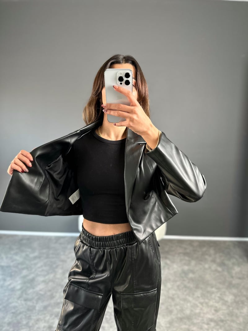 Siyah Deri Astarlı Crop Ceket 