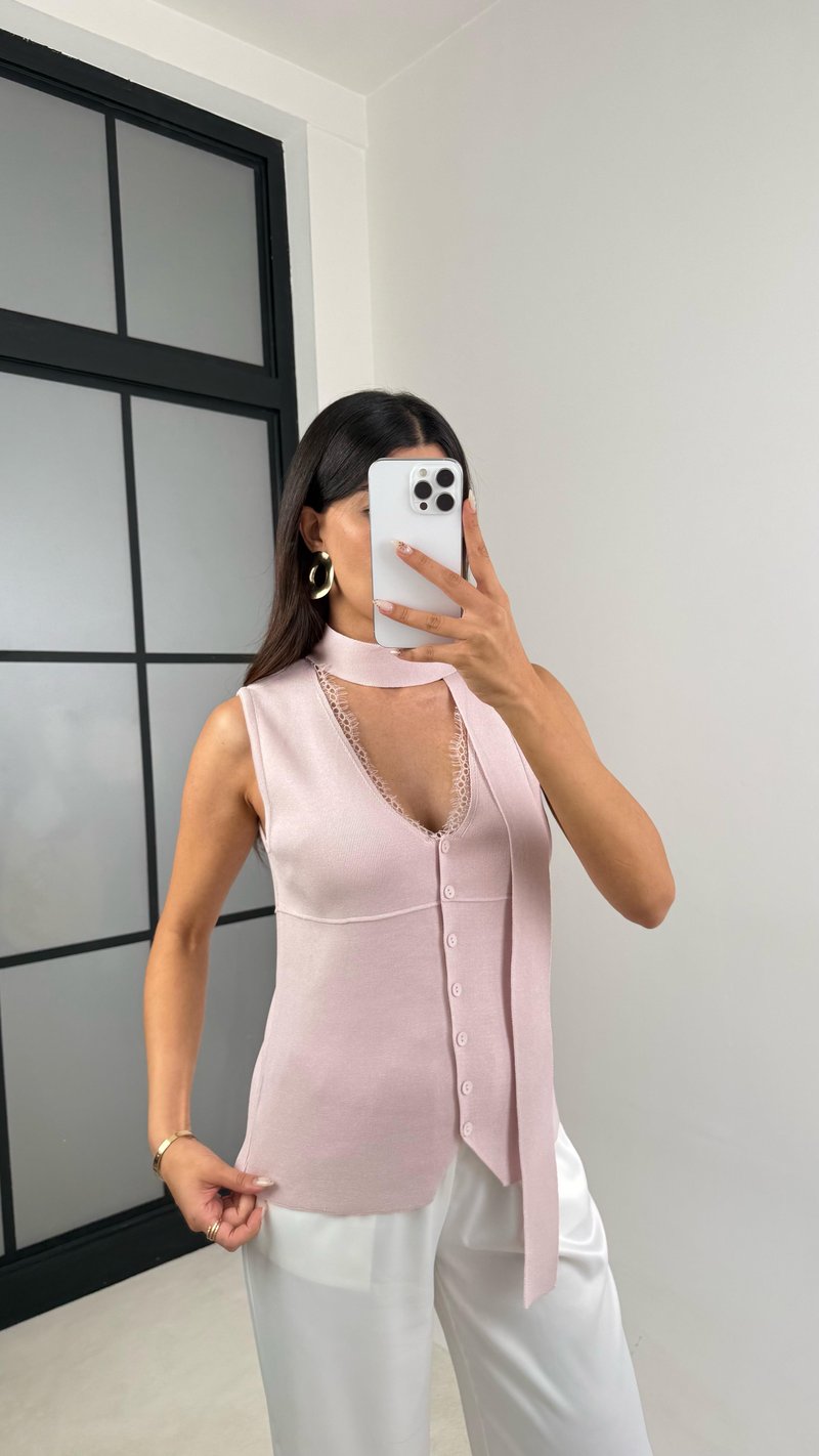 Pembe Boyun Bağlama Detaylı Düğmeli Dantel Yakalı Triko Bluz GAUS-00100