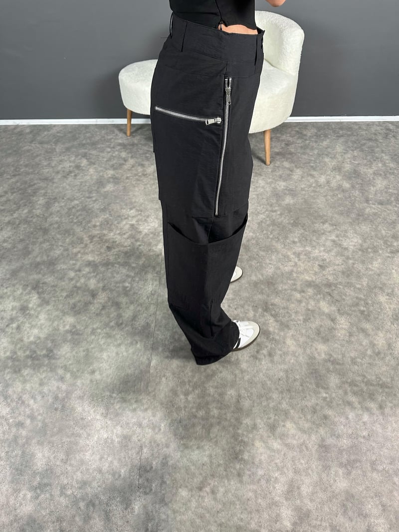 ZR Model Siyah Fermuarlı Paraşüt Pantolon 