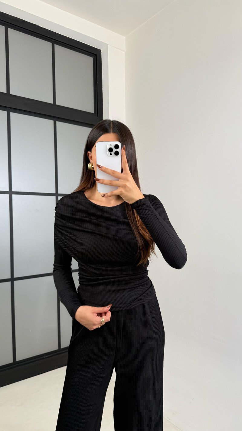 Siyah Yaka Detaylı Bluz Beli Lastikli Pantolon Gofre Kumaş Takım GAUS-00229