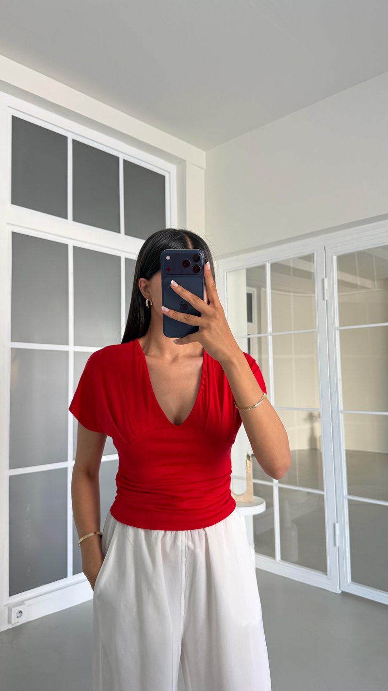 Kırmızı Sırt Bağlama Detaylı Drapeli Bluz GAUS-01588