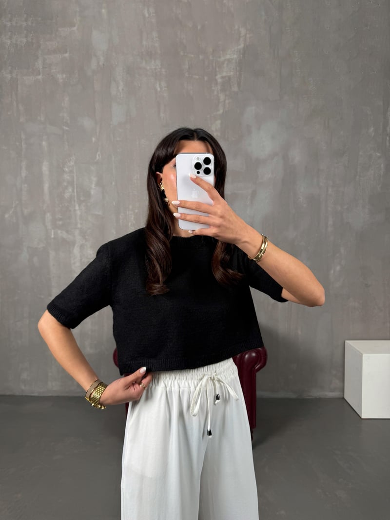 MNG Siyah Kısa Kol Crop Model Triko