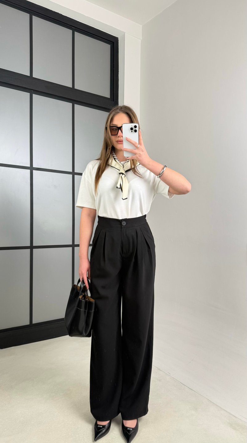 Siyah Beli Lastikli Pile Detaylı Tencel Pantolon GAUS-00995