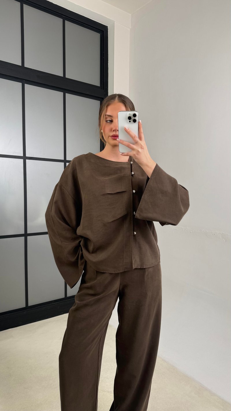 Acı Kahve Asimetrik Yaka Yan Düğme Detaylı Gömlek Beli Lastikli Pantolon Tensel Takım GAUS-01163