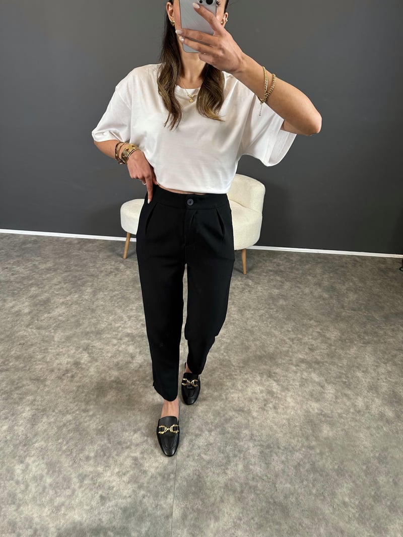 Siyah Havuç Kesim Kemersiz Pantolon