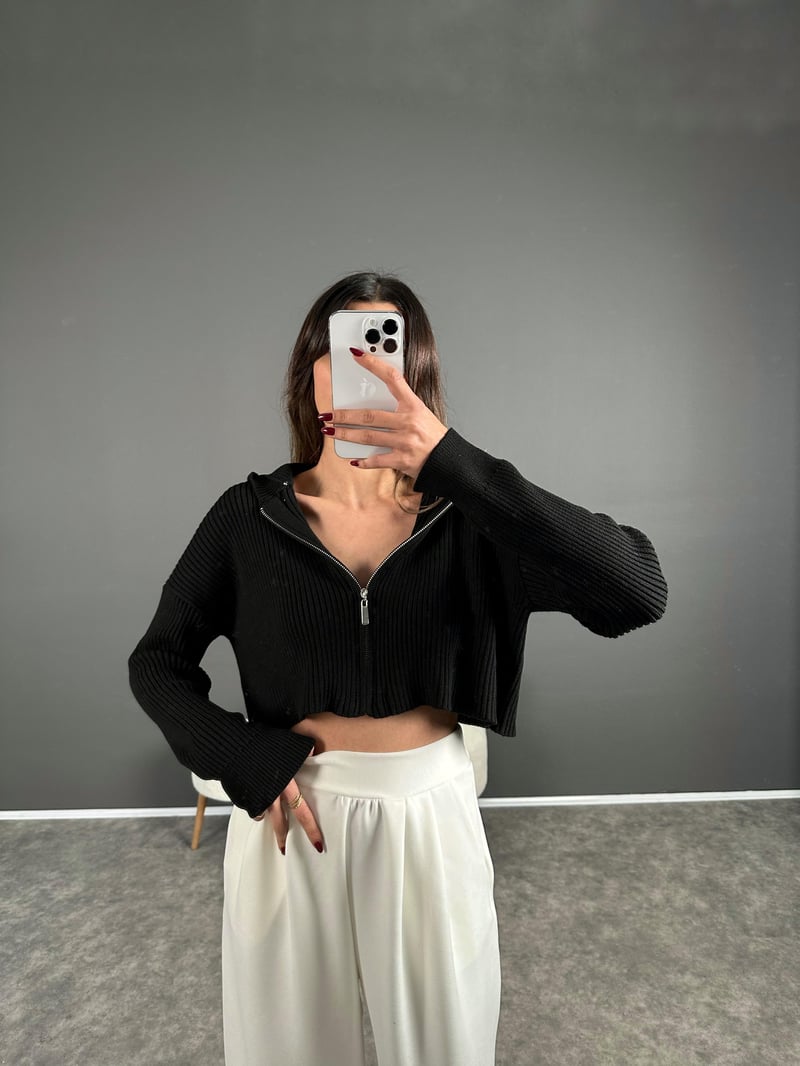 Siyah Fermuarlı Kapüşonlu Crop Ceket