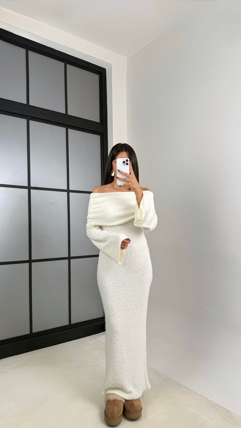 Ekru Madonna Yaka Tasarım Uzun Triko Elbise GAUS-00126