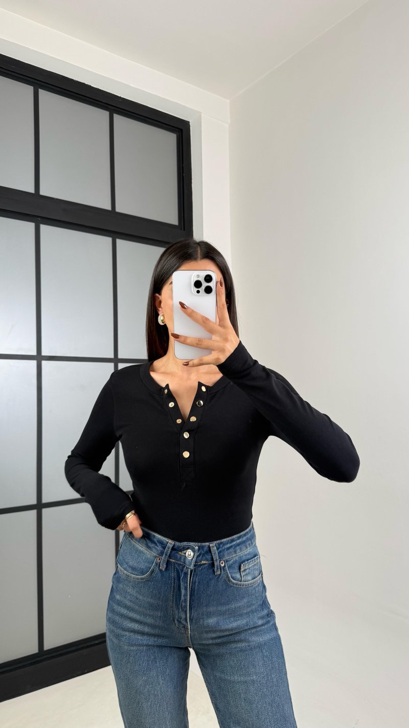 Siyah Uzun Kol Çıtçıt Detaylı Basic Bluz GAUS-00179