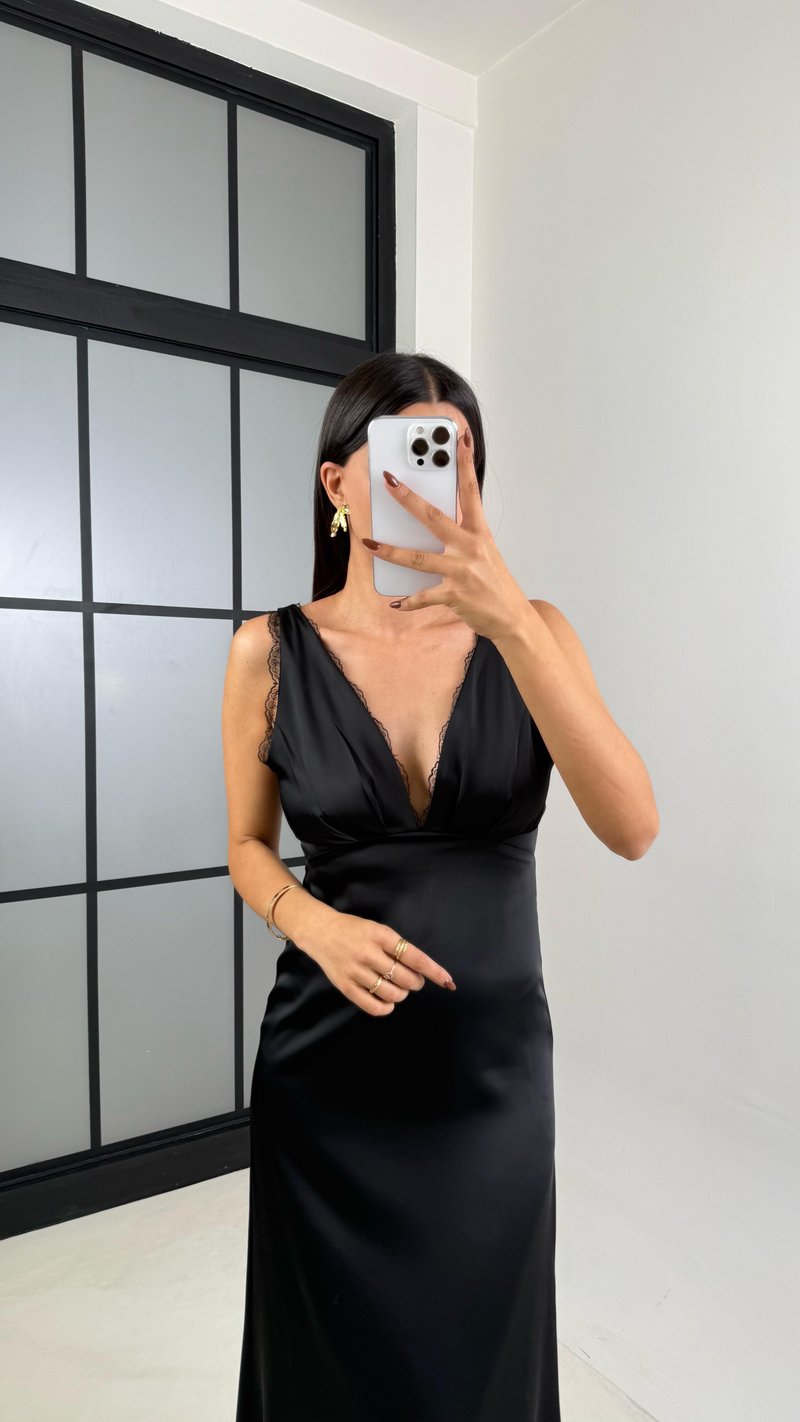 Siyah Dantel Detaylı Saten Elbise GAUS-00206