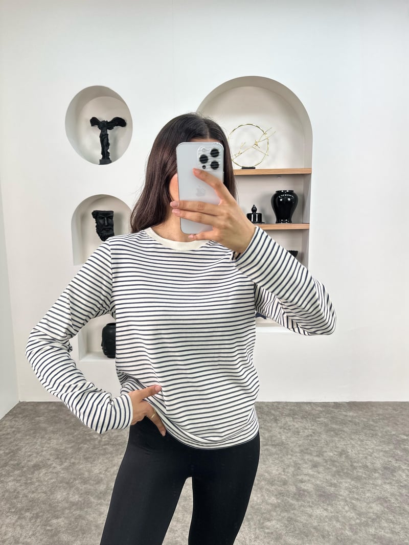 CS Lacivert Çizgili Bisiklet Yaka Beyaz Sweatshirt