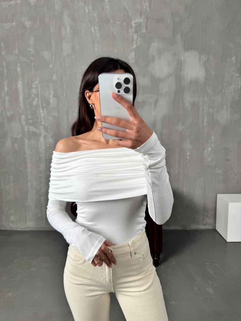 Bells Ekru Kayık Yaka Bluz 