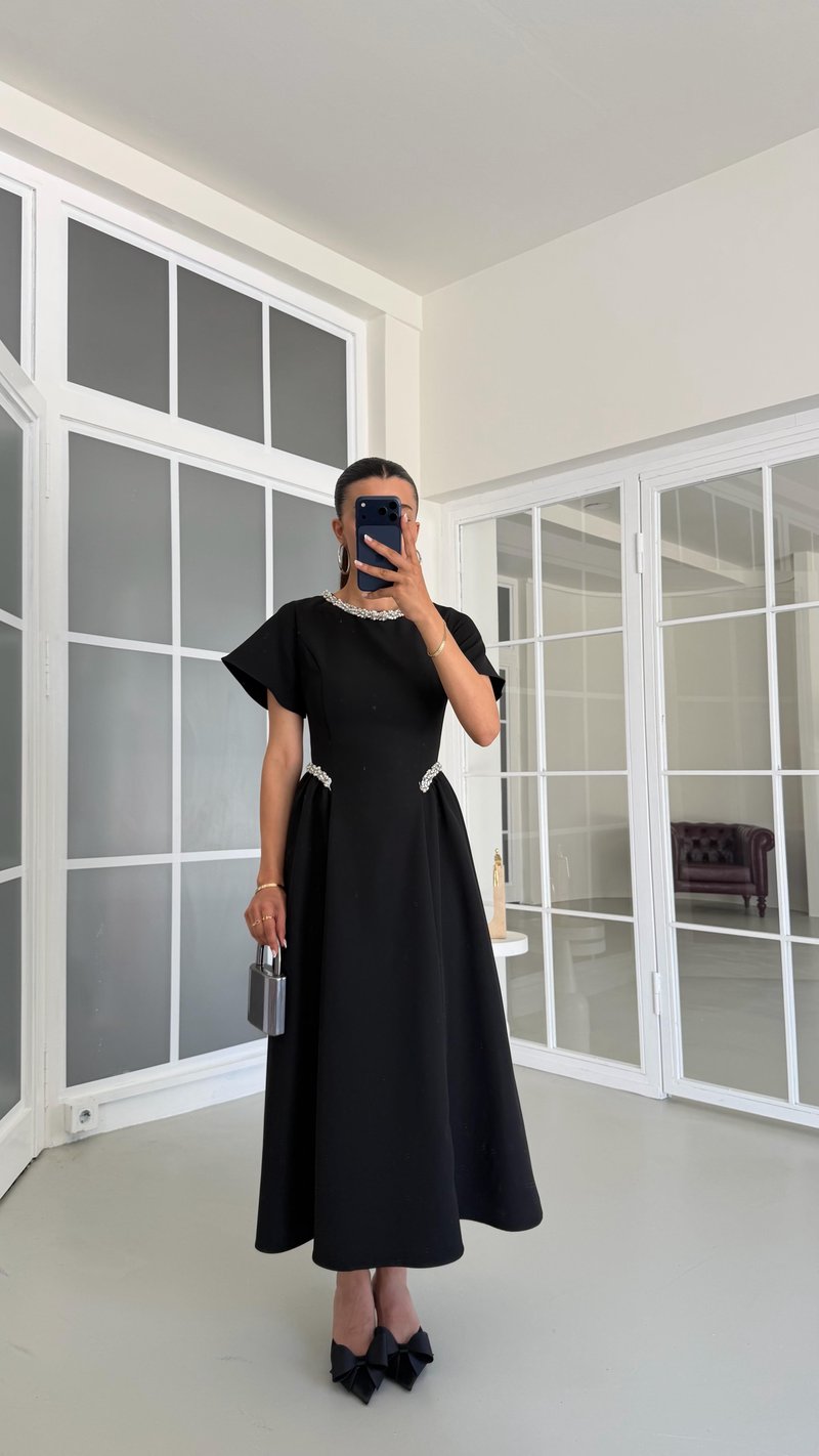 Siyah Taş Detaylı Midi Elbise GAUS-01683