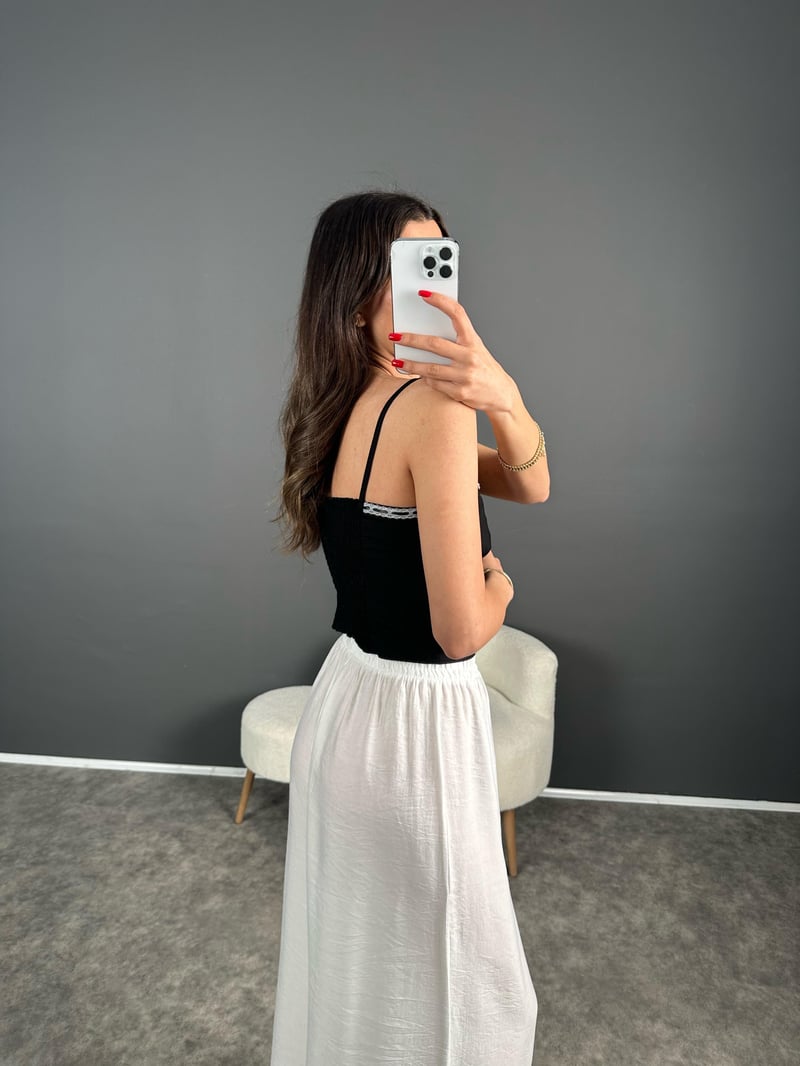 Siyah Askılı Fiyonklu Crop